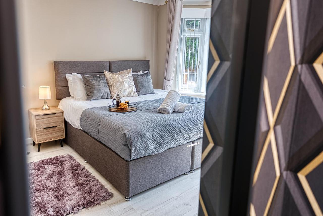 Elegant 5 Bed House - Sleeps 9, Central Solihull, Nec, Jlr, Hs2, Resorts World, Airport Business And Leisure Stays, Exterior foto