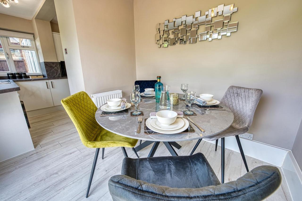 Elegant 5 Bed House - Sleeps 9, Central Solihull, Nec, Jlr, Hs2, Resorts World, Airport Business And Leisure Stays, Exterior foto