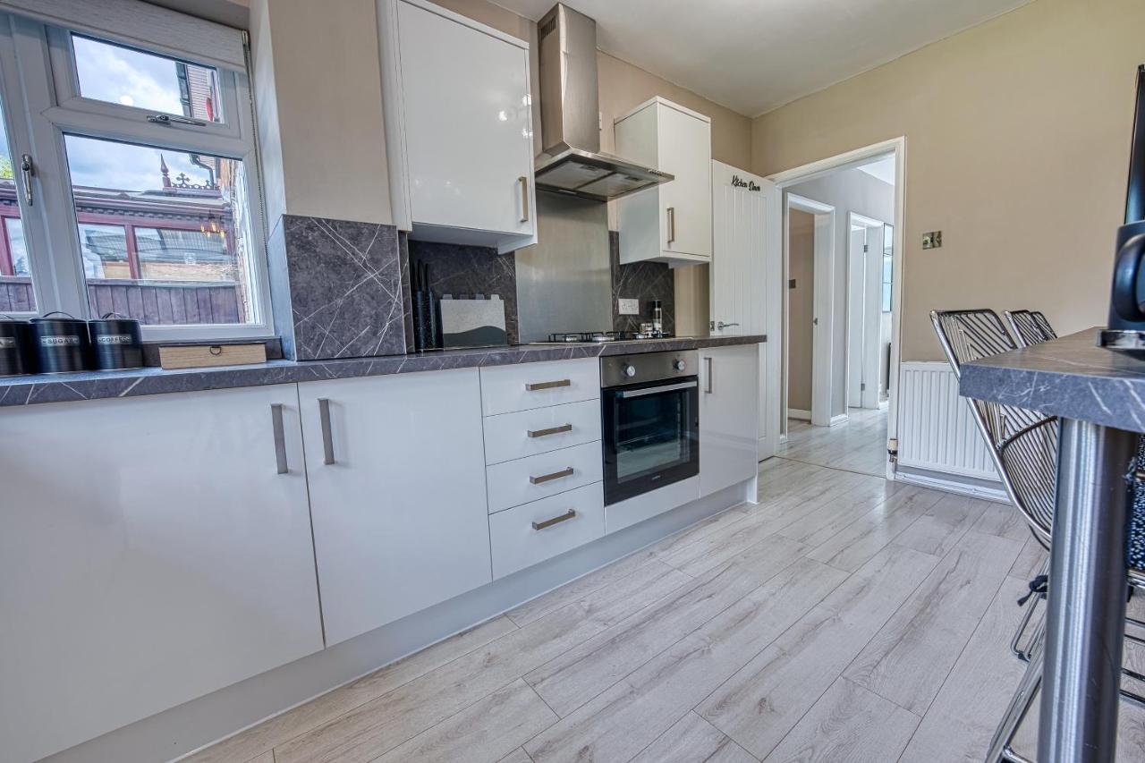 Elegant 5 Bed House - Sleeps 9, Central Solihull, Nec, Jlr, Hs2, Resorts World, Airport Business And Leisure Stays, Exterior foto