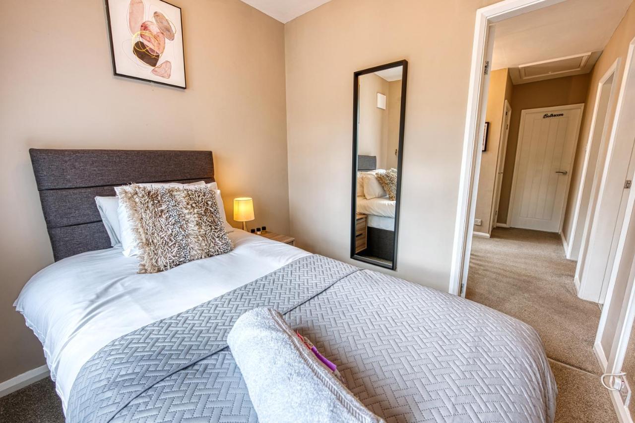 Elegant 5 Bed House - Sleeps 9, Central Solihull, Nec, Jlr, Hs2, Resorts World, Airport Business And Leisure Stays, Exterior foto